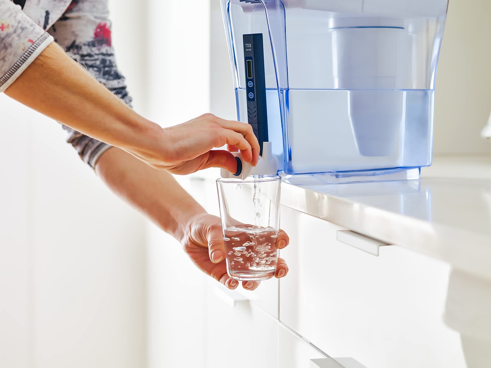 ZeroWater 20-Cup Ready-Pour 5-Stage Water 20-cup Dispenser, White and Blue