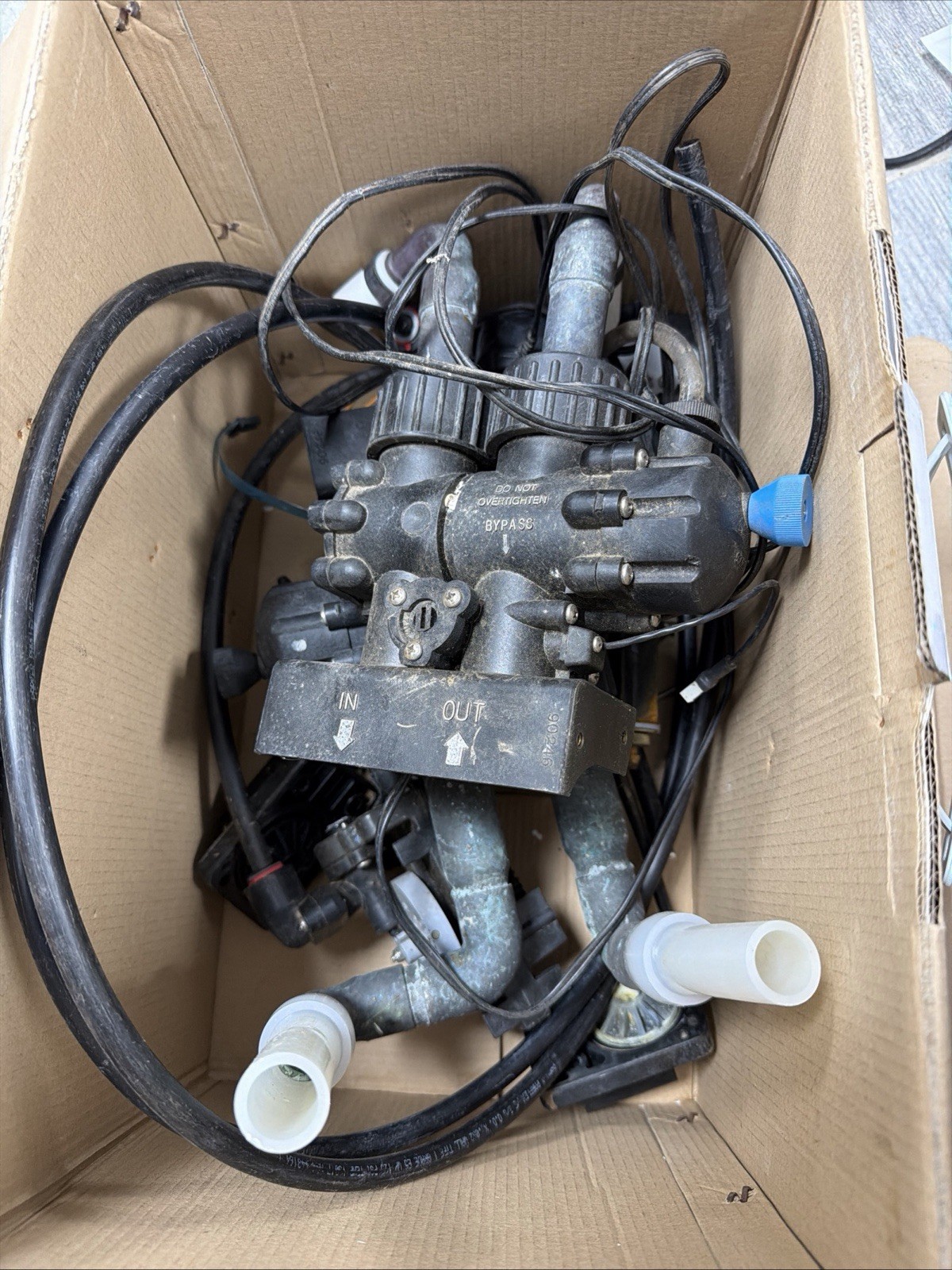 OEM WaterBoss Hague 550 700 900 950 – Box of parts from 2 systems.