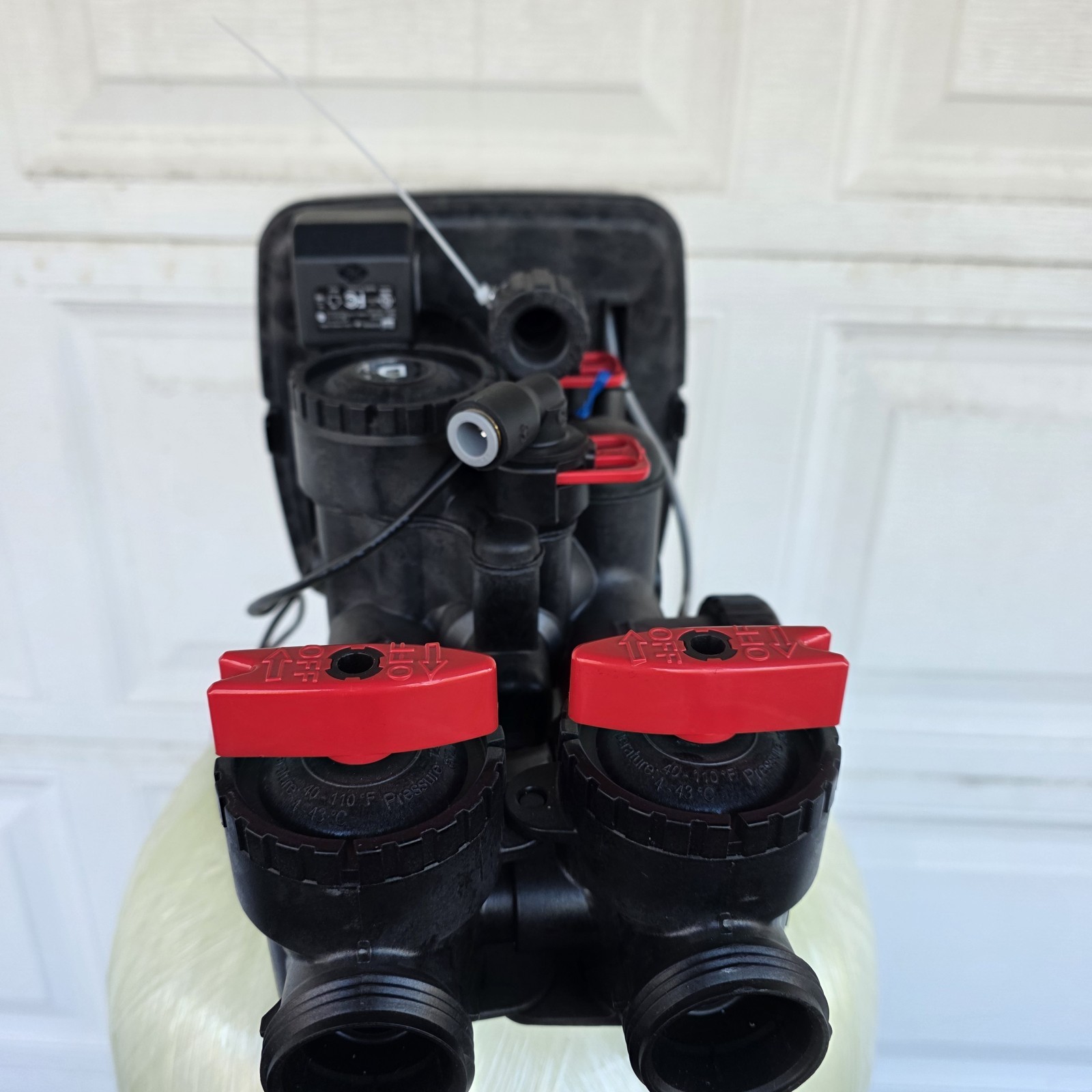 Pentair Whole House Water Softener System Fiberglass Tank Digital Control Valve