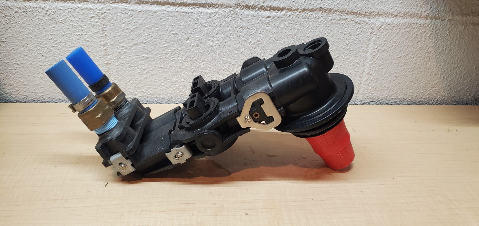 Used In and out valve head and bypass for a carbon tank/water filter rack carbon